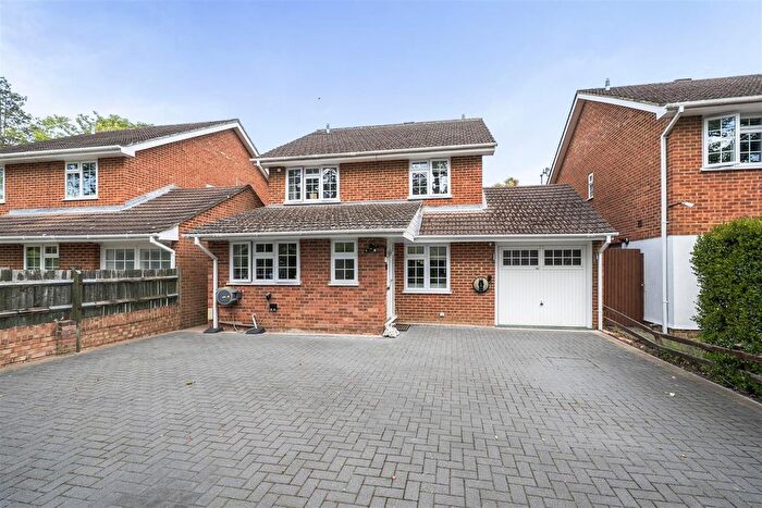 4 Bedroom Detached House For Sale In Wellington Road, Sandhurst, Berkshire, GU47