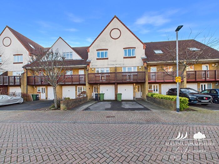 3 Bedroom Town House For Sale In Tintagel Way, Port Solent, PO6