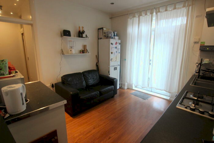 3 Bedroom Apartment To Rent In The Highway, London, Greater London, E1W