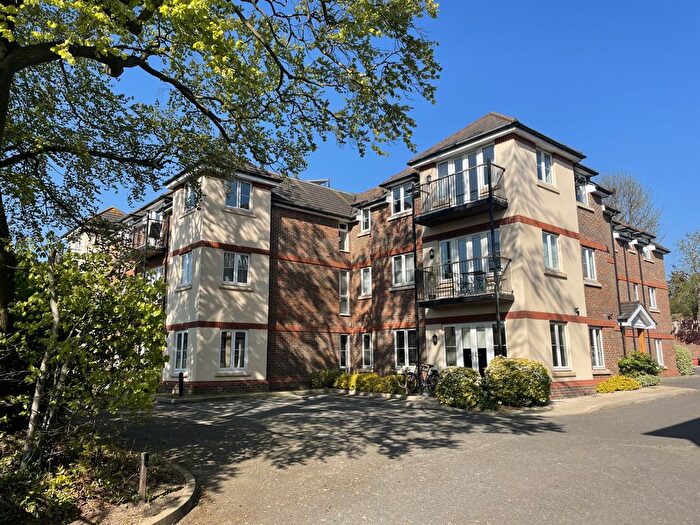 2 Bedroom Flat To Rent In Meadrow, Godalming, GU7