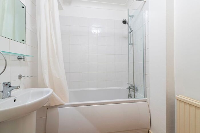 1 Bedroom Flat For Sale In St Georges Square, London, SW1V