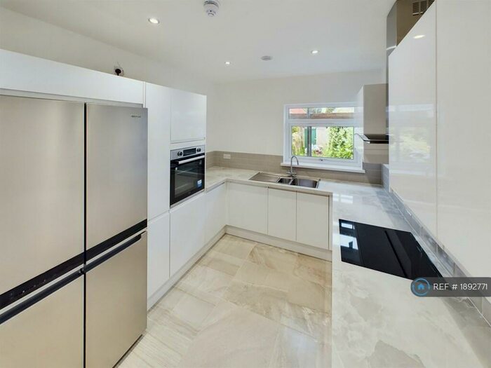 5 Bedroom Terraced House To Rent In Rawden Place, Cardiff, CF11