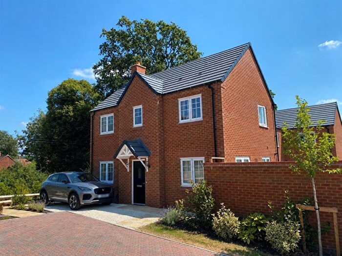 3 Bedroom Detached House For Sale In Redcliff Close, Kinver, DY7