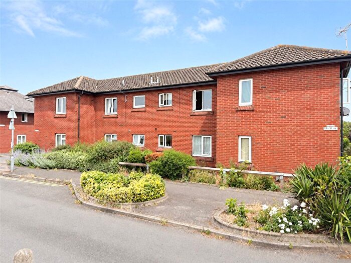 2 Bedroom Flat For Sale In Tiverton Way, Cambridge, CB1