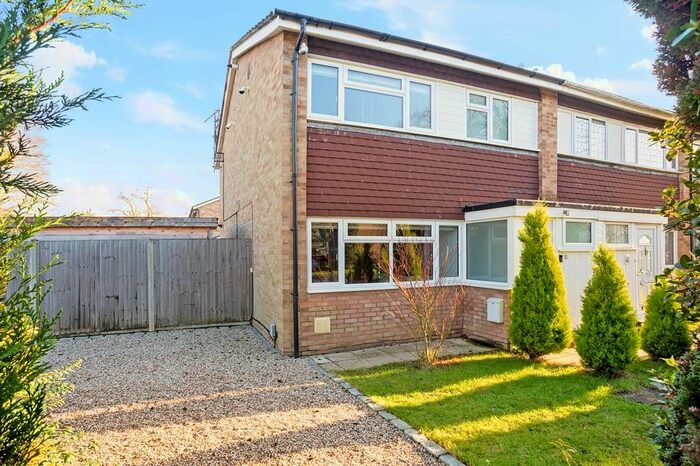 3 Bedroom End Of Terrace House To Rent In Grasmere Way, Byfleet KT14