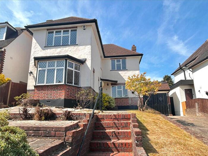 3 Bedroom Detached House To Rent In Holland Way, Bromley, BR2