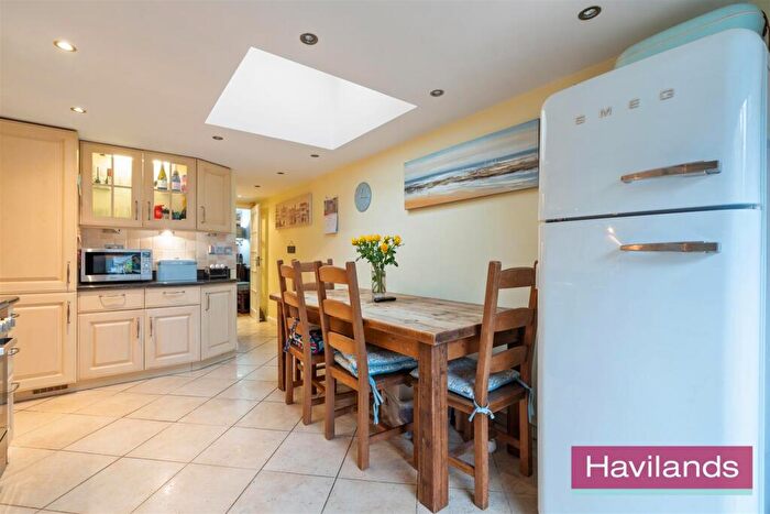 2 Bedroom Terraced House For Sale In Avenue Road, London, N14