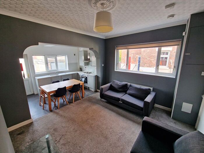 5 Bedroom Detached House To Rent In Lilac Grove, Beeston, Nottingham, Nottinghamshire, NG9