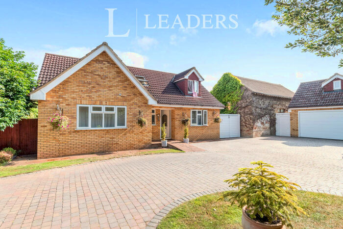 3 Bedroom Property To Rent In Baldock Road, Stotfold, SG5