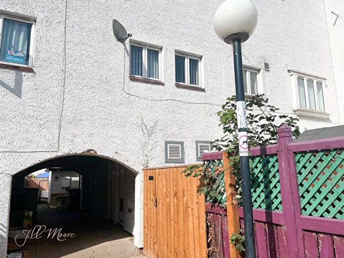2 Bedroom Apartment For Sale In Wildbriar, Fatfield, Washington, Sunderland, NE38