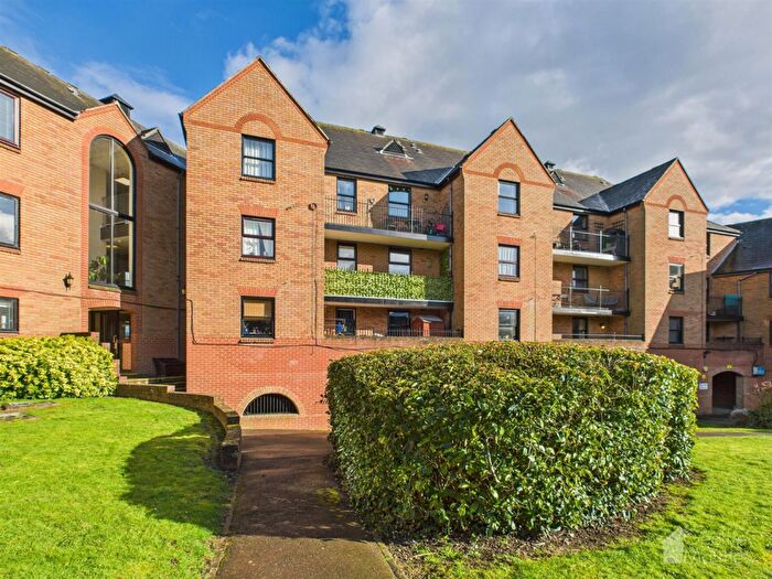 2 Bedroom Apartment For Sale In Chelmsford Road, Dunmow, CM6