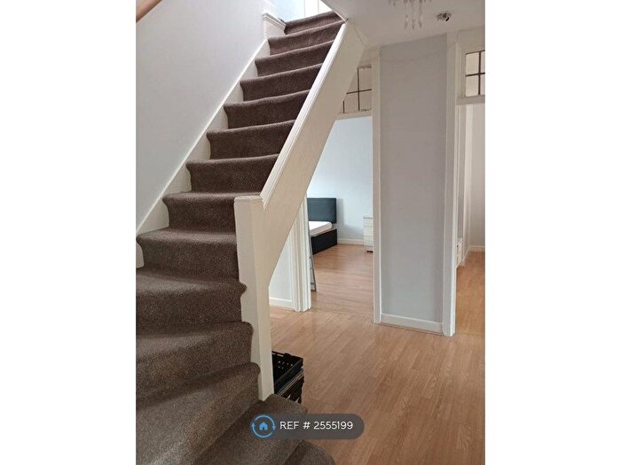 4 Bedroom Flat To Rent In London, London, NW11