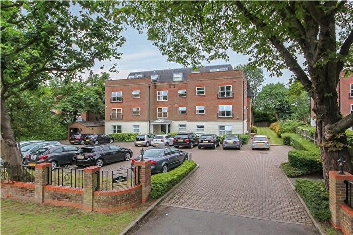 2 Bedroom Flat To Rent In Landsdowne Place, St. Albans, AL1