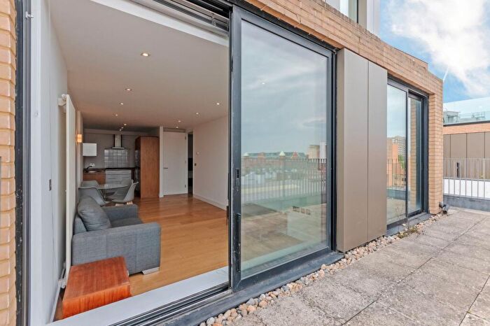 2 Bedroom Flat To Rent In Plumbers Row, Whitechapel, E1