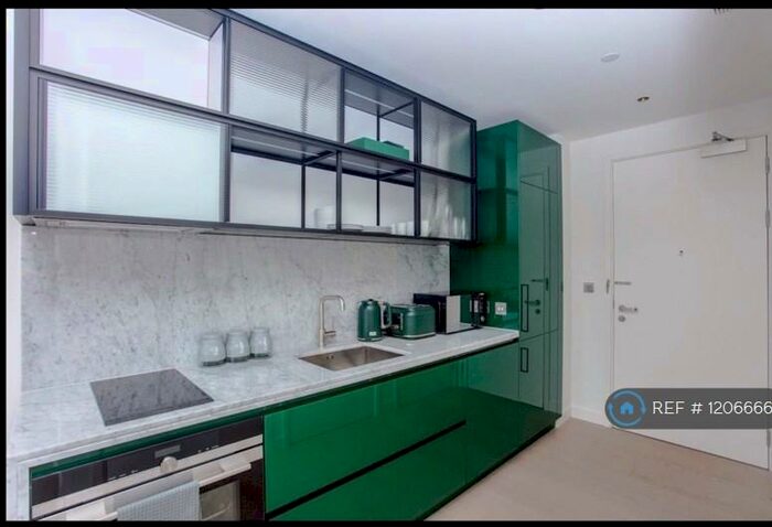 Studio To Rent In The Wardian Building, London, E14