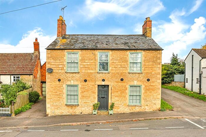 5 Bedroom Detached House For Sale In Huntingdon Road, Thrapston, NN14