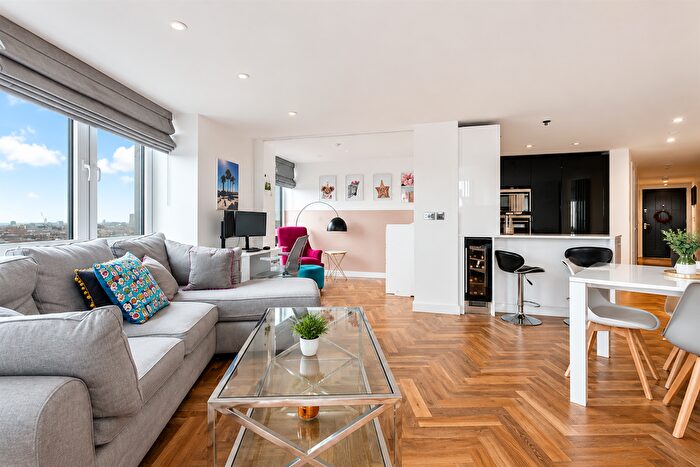 2 Bedroom Flat For Sale In City Road, London, EC1V