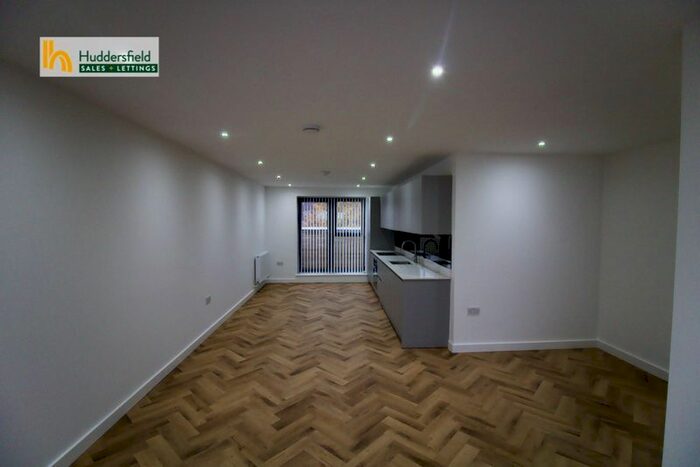 2 Bedroom Flat To Rent In High Street Wanstead, London E11