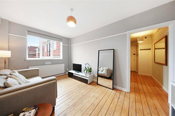 2 Bedroom Flat To Rent In Elmers End Road, SE20