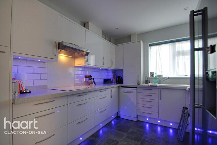 2 Bedroom Flat To Rent In Kings Avenue, Clacton-On-Sea, CO15