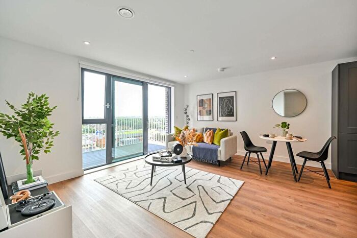 2 Bedroom Flat To Rent In Carter House, Maidenhead, SL6