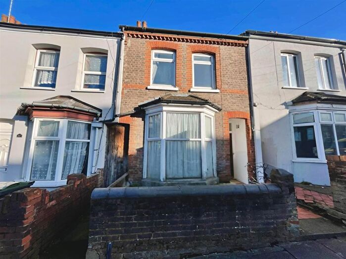 3 Bedroom Terraced House To Rent In Ferndale Road, Luton, LU1