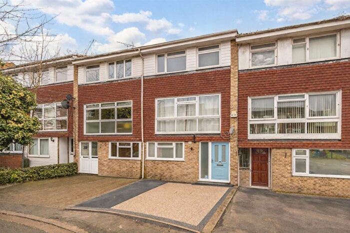 5 Bedroom Terraced House To Rent In Lanark Close, Ealing, W5