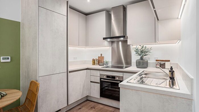 2 Bedroom Flat For Sale In Flagstaff Road, Reading, RG2