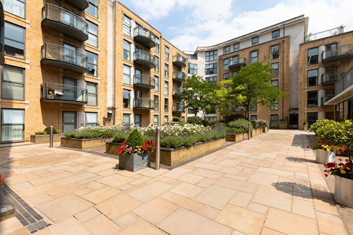 2 Bedroom Flat To Rent In Chelsea Gate, Ebury Bridge Road, Belgravia, London, SW1W