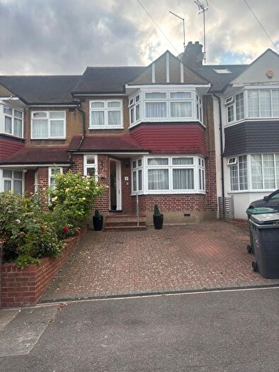 3 Bedroom Terraced House To Rent In Cardrew Avenue, Finchley, N12