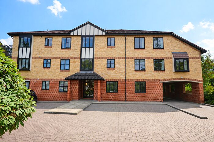 1 Bedroom Flat To Rent In Epsom Road, Leatherhead, KT22