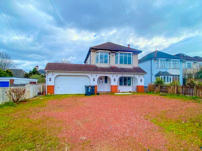 3 Bedroom Detached House To Rent In Charminster Road, Bournemouth, Dorset, BH8
