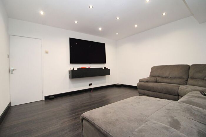 2 Bedroom Flat For Sale In Ealing, W5
