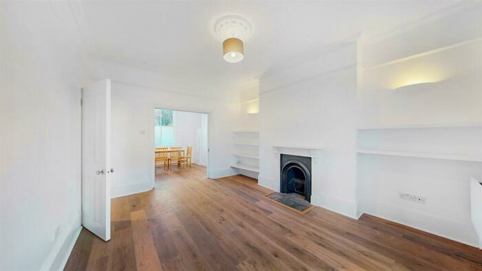 2 Bedroom Apartment To Rent In New North Road, Islington, N1