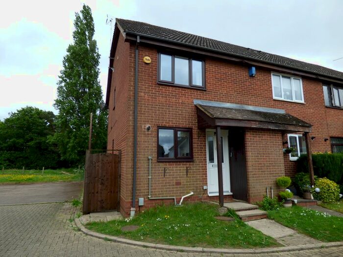 2 Bedroom End Of Terrace House To Rent In The Dell, Luton, LU2