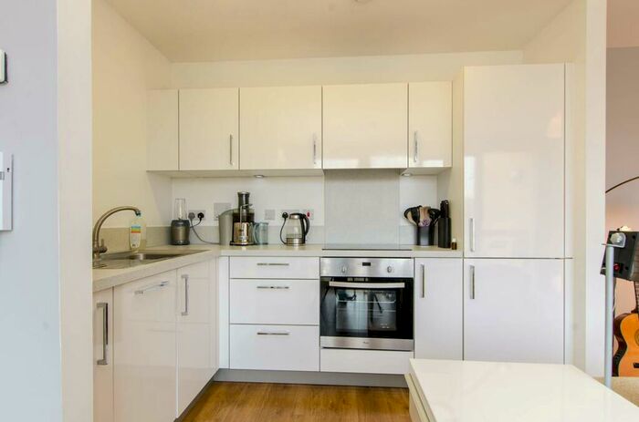 1 Bedroom Flat To Rent In Oxley Square, Bow, London, E3