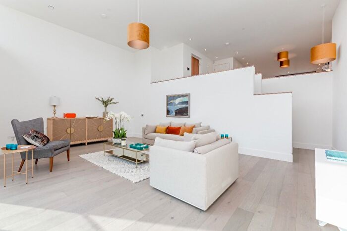 2 Bedroom Flat To Rent In Donaldson Crescent, Edinburgh, EH12