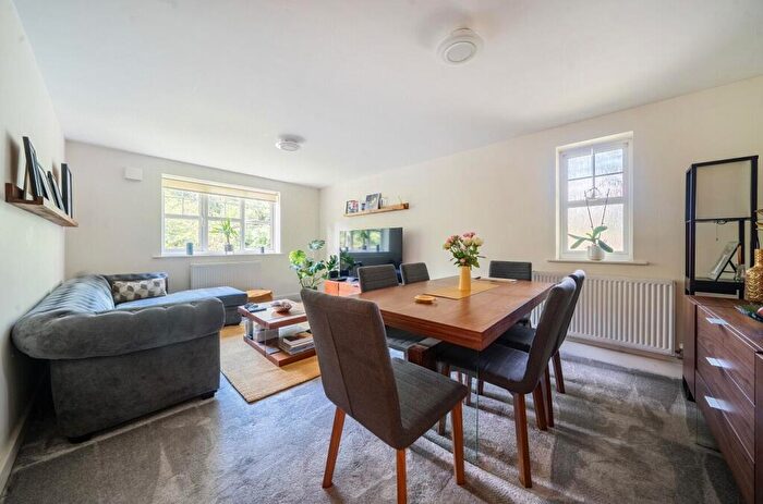2 Bedroom Flat To Rent In Bassett Wood Road, Bassett, Southampton, Hampshire, SO16