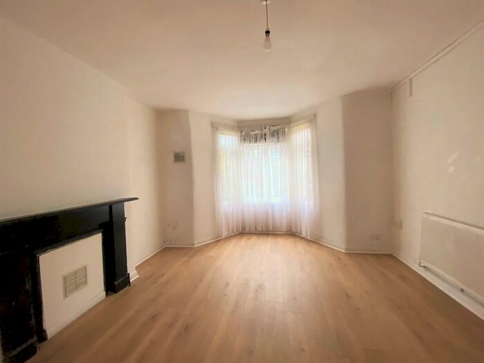 1 Bedroom Ground Maisonette To Rent In Lower Ground Floor, Drayton Park, N5