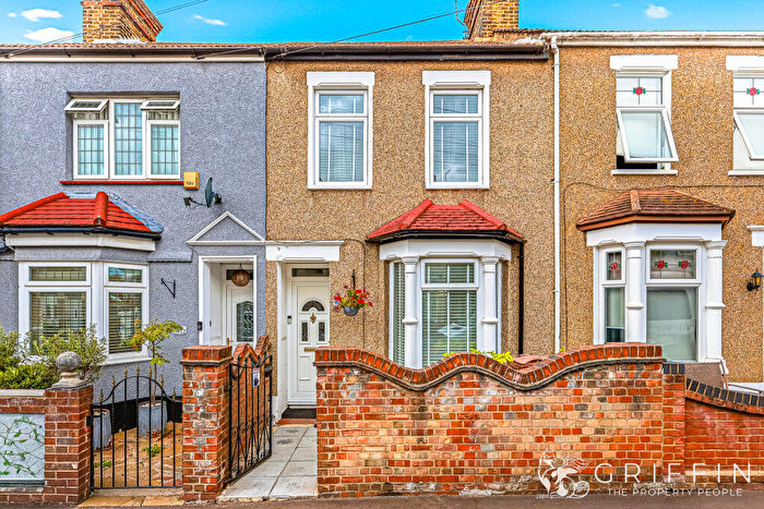 3 Bedroom Terraced House For Sale In Castle Road, Grays, RM17