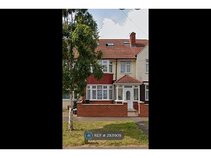 4 Bedroom Terraced House To Rent In Ellerdine Road, Hounslow, TW3