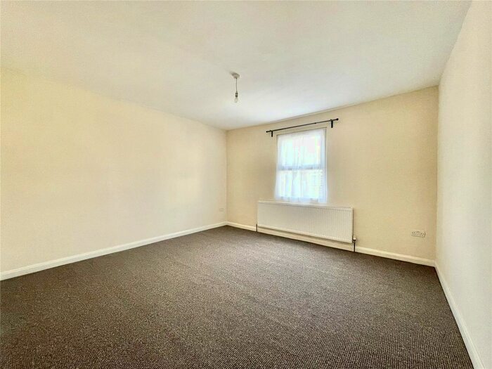3 Bedroom Flat To Rent In High Street, Southall, UB1