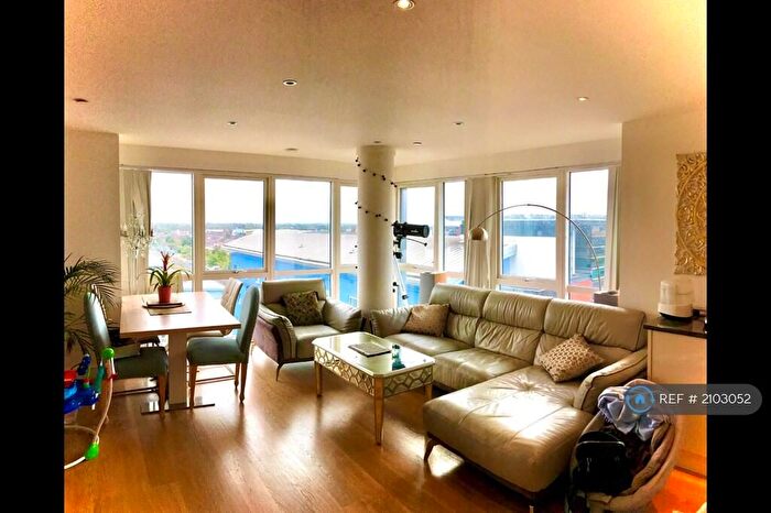 2 Bedroom Flat To Rent In Railway Terrace, Slough, SL2