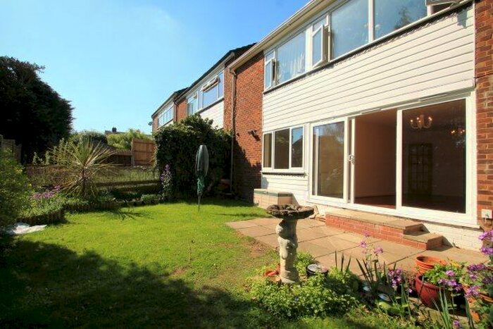 2 Bedroom Maisonette To Rent In Leybourne Close, Bromley, BR2