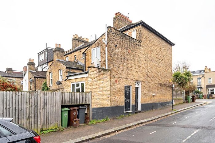 1 Bedroom Flat For Sale In Lytton Road, Leytonstone, E11