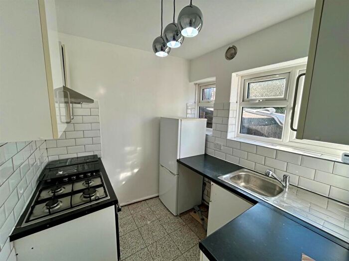 2 Bedroom Maisonette To Rent In High Street, Hornchurch, RM12
