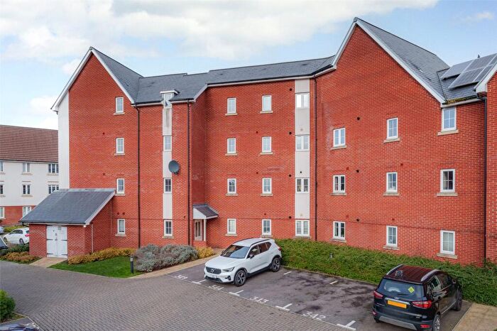 2 Bedroom Apartment For Sale In Whitlock Avenue, Wokingham, Berkshire, RG40