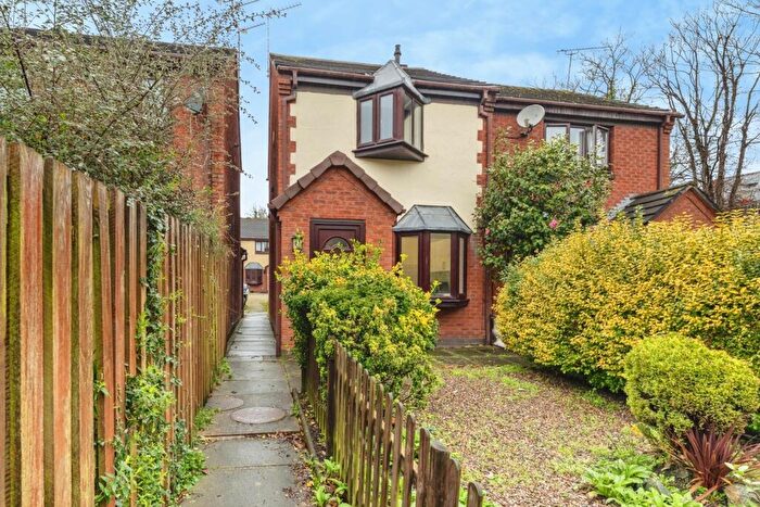 2 Bedroom Semi Detached House For Sale In Heathfields Close, Chester, Cheshire, CH2