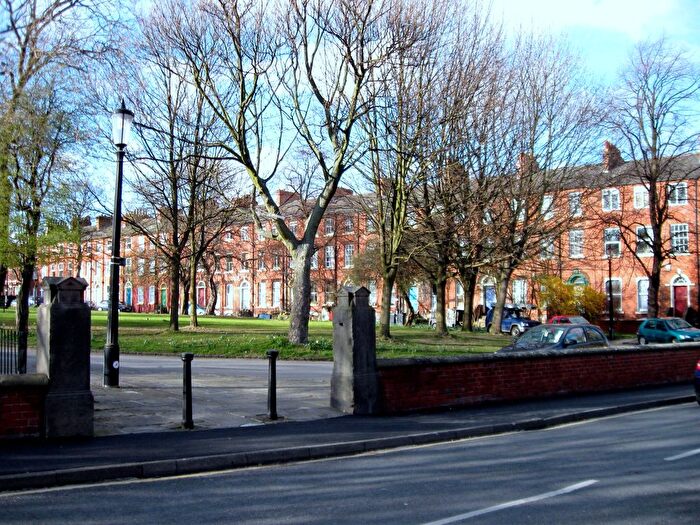 1 Bedroom Flat To Rent In Blenheim Square, Leeds, LS2