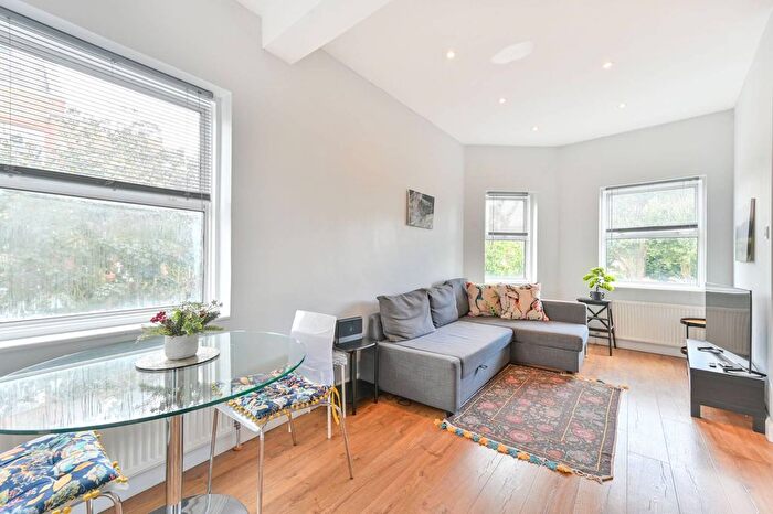 1 Bedroom Flat To Rent In Mary Place, Notting Hill Gate, London, W11